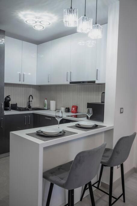 Luxury 2 Bedroom Apartment Бухарест Экстерьер фото