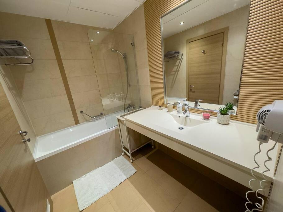 Luxury 2 Bedroom Apartment Бухарест Экстерьер фото