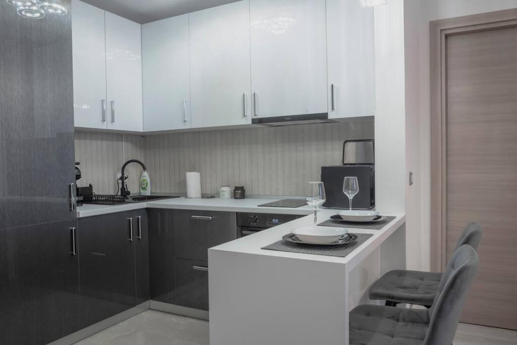 Luxury 2 Bedroom Apartment Бухарест Экстерьер фото