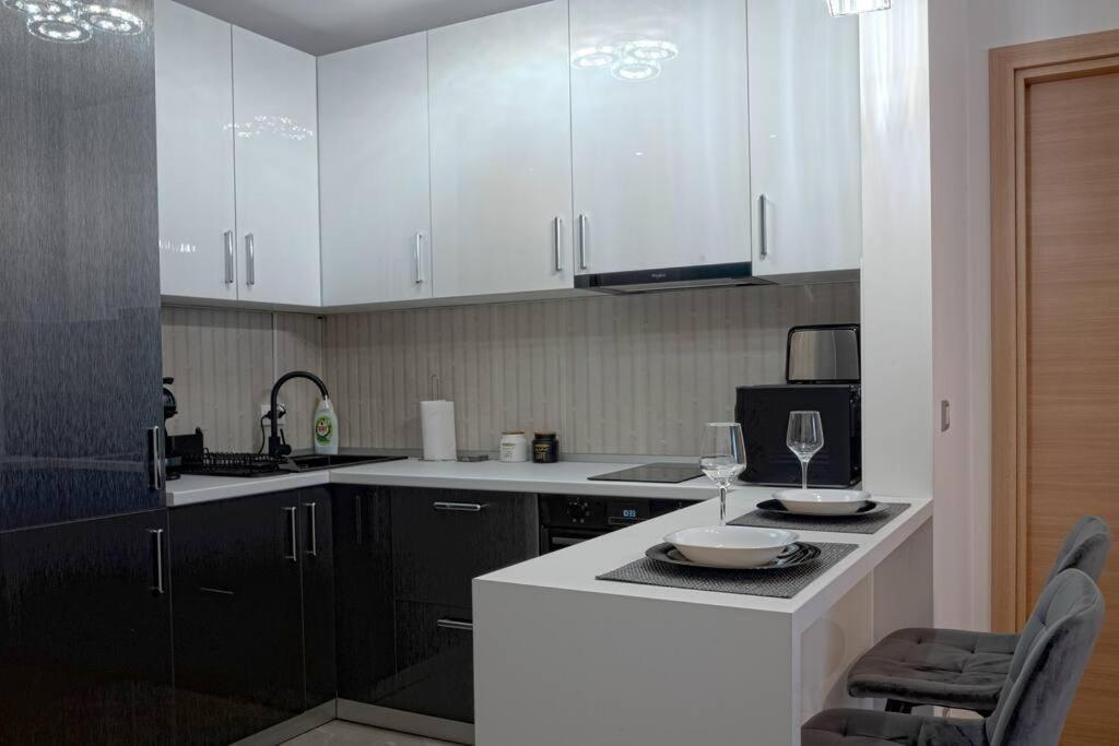 Luxury 2 Bedroom Apartment Бухарест Экстерьер фото